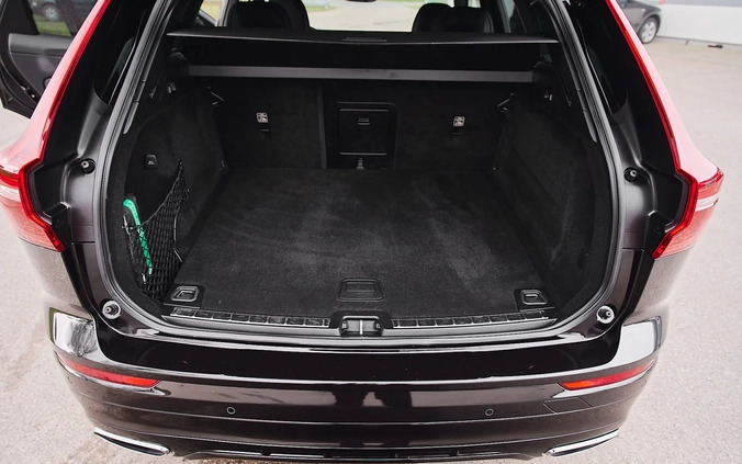 Volvo XC 60 cena 131800 przebieg: 133000, rok produkcji 2019 z Ustroń małe 596